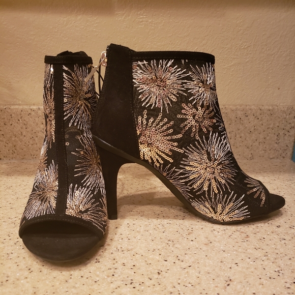 NWT Charming Charlie Sequin Star Peeptoe Heels - Picture 1 of 6
